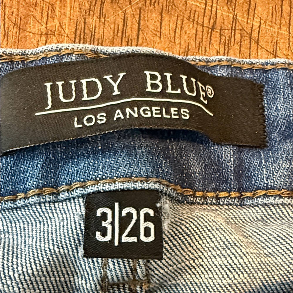 Judy Blue Distressed Jeans - Picture 3 of 4